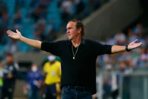 Presidente do Botafogo entrou em contato com Cuca sem anuência da SAF, diz colunista