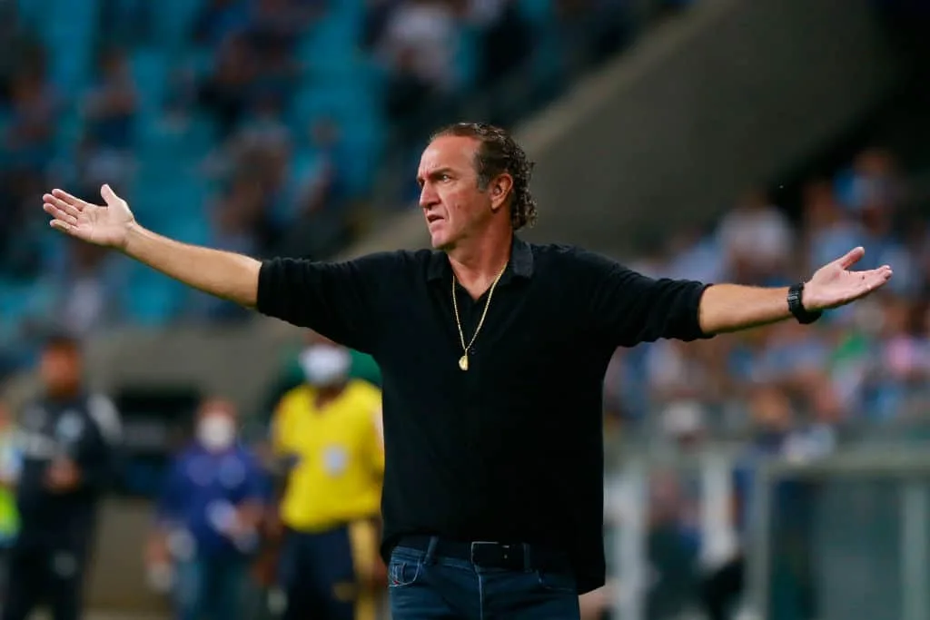 Presidente do Botafogo entrou em contato com Cuca sem anuência da SAF, diz colunista