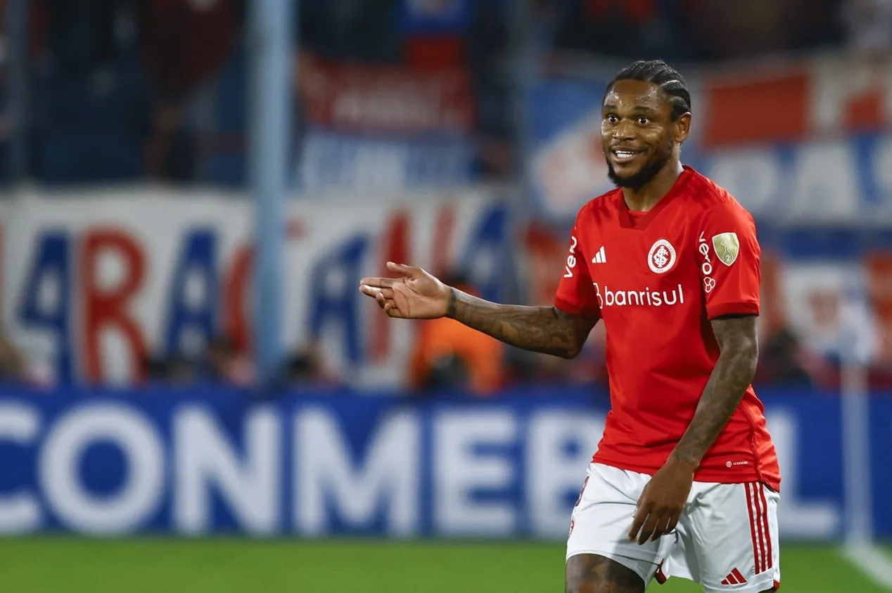 Atacante do Internacional, Luiz Adriano reencontra o Palmeiras hoje