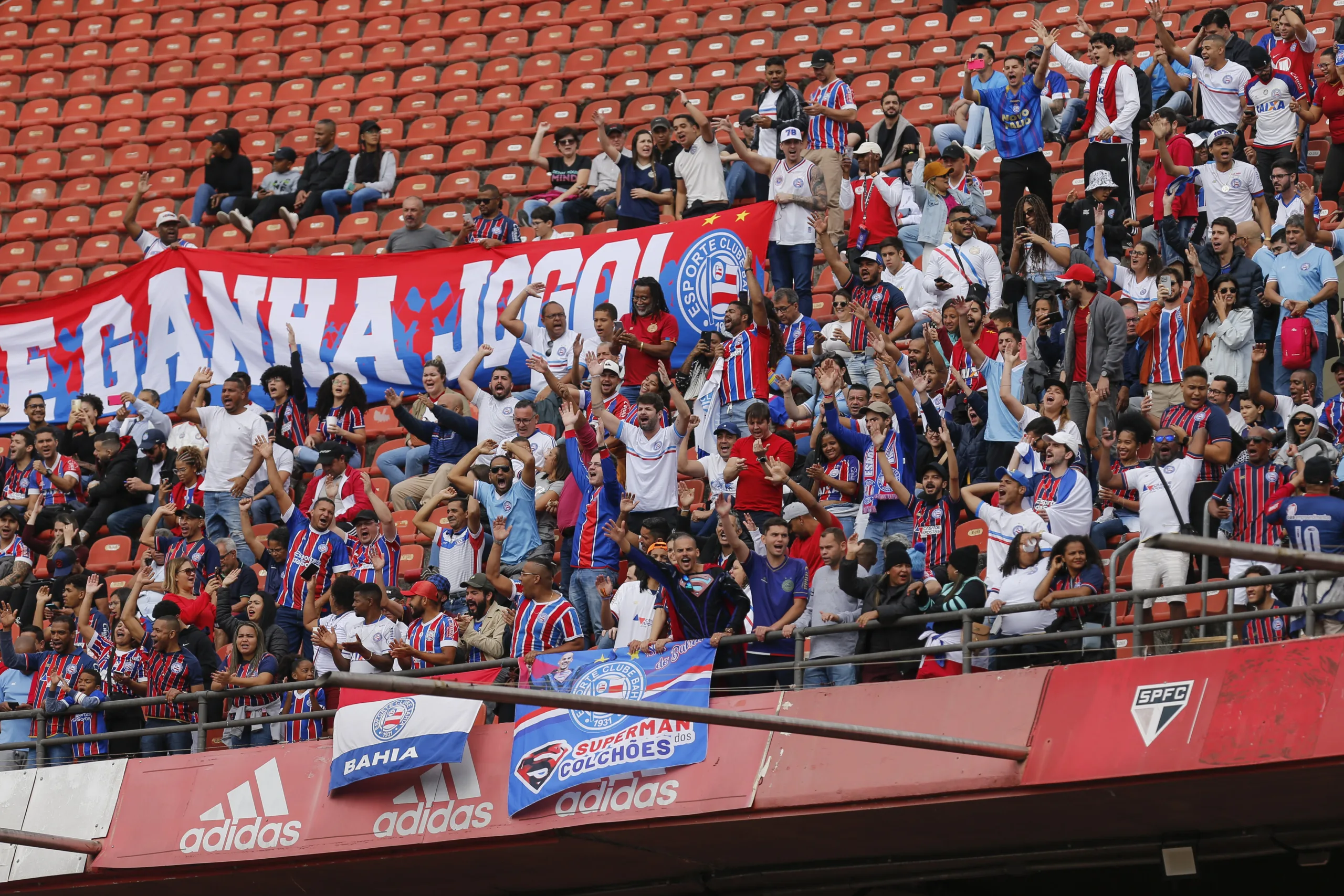 Com direito a golaço, Bahia abre boa vantagem contra o Corinthians; assista