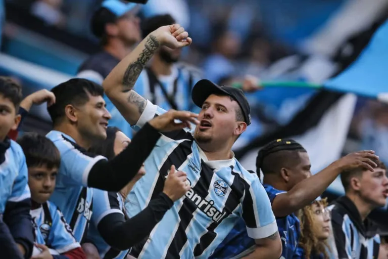 Incrível! Grêmio busca a virada com hat-trick de Suárez e enterra o Botafogo; veja