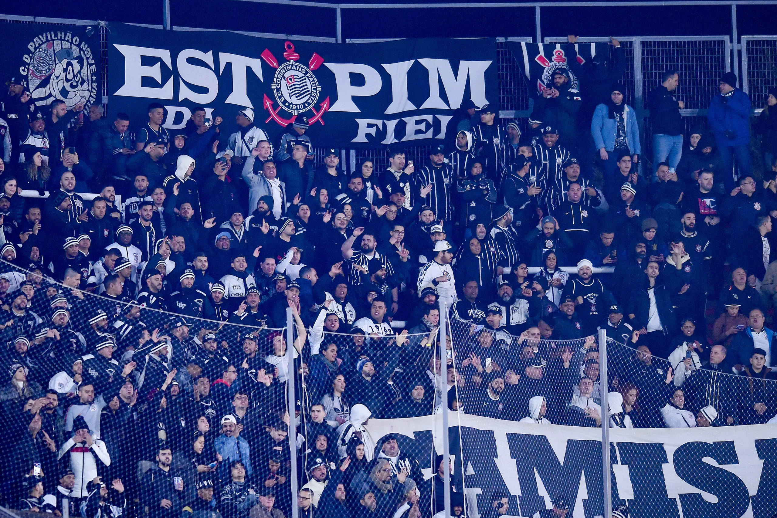 Em jogo movimentado, Vasco anota o segundo e Corinthians busca mais um empate; assista