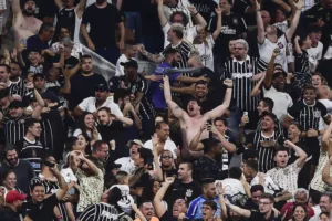 Corinthians não se abate com o Vasco e busca o empate com Ángel Romero; assista