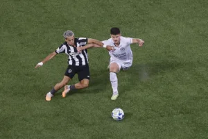 Corinthians monitora situação de lateral do Goiás