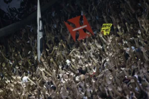 Corinthians vacila e Puma inaugura o marcador para o Vasco; veja o gol