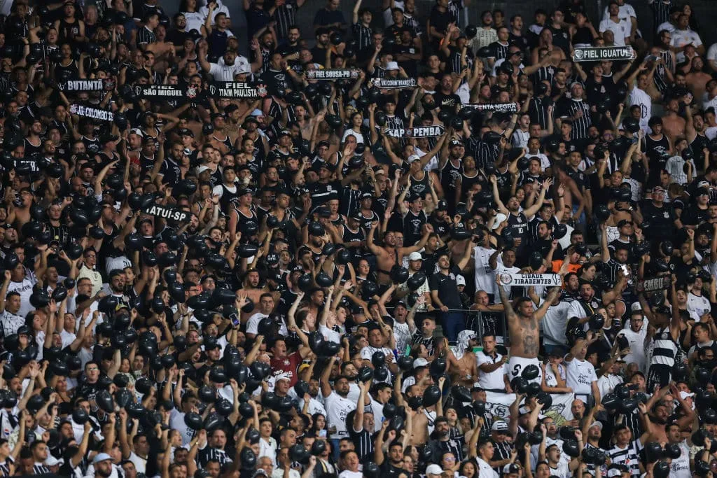 Corinthians não vacila e inaugura o marcador contra o Grêmio; assista ao gol