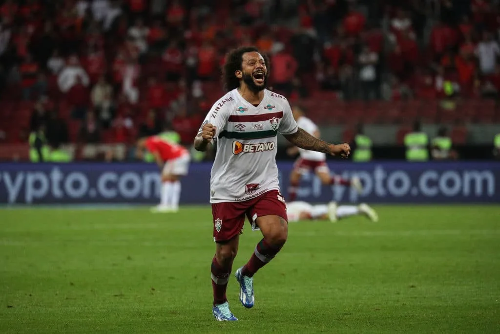 Marcelo, do Fluminense, não perde tempo e brinca com derrota do Botafogo; veja