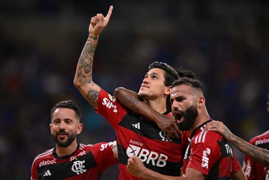 Flamengo não perdoa e anota dois contra o Palmeiras; veja
