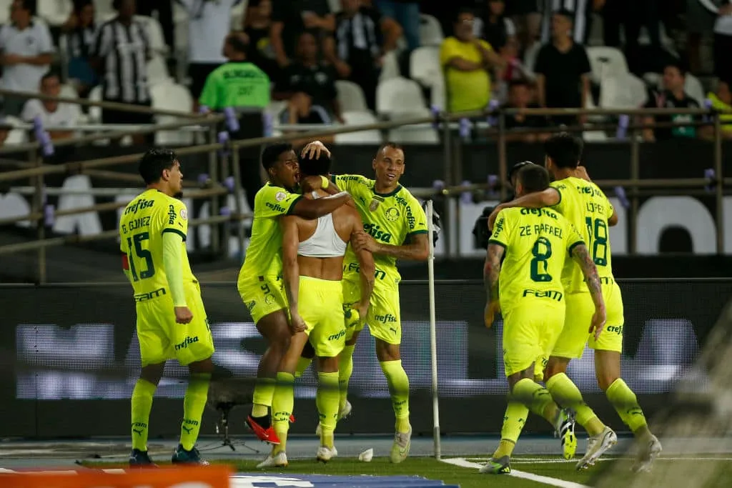 Torcedores do Palmeiras compram mais de 11 mil ingressos para jogo contra o Athletico-PR