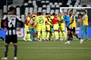 John Textor dispara contra a arbitragem após derrota do Botafogo: “isso é p… de corrupção”