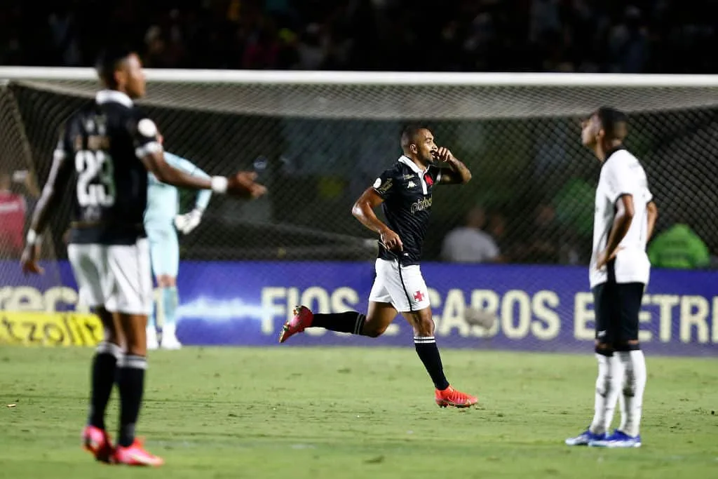 Vasco surpreende e inaugura o marcador no clássico contra o Botafogo; assista