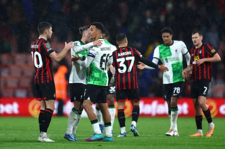 Pressionado, Liverpool mantém foco ofensivo para derrotar o Bournermouth