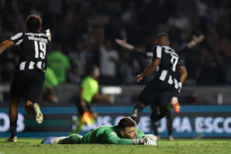 Flávio Prado é direto sobre Botafogo na briga por título do Brasileirão: “Já entregou”