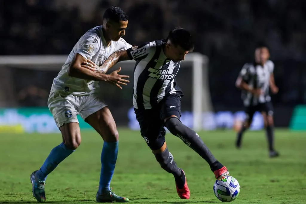 Mauro Cezar aborda o tumulto após derrota do Botafogo para o Grêmio em São Januário