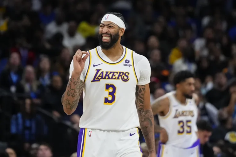 NBA: Anthony Davis preocupa os Lakers antes de duelo contra os Suns