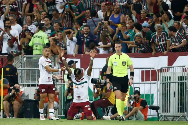 Em um clássico movimentado, Flamengo abre o placar e o Fluminense busca o empate; veja os gols