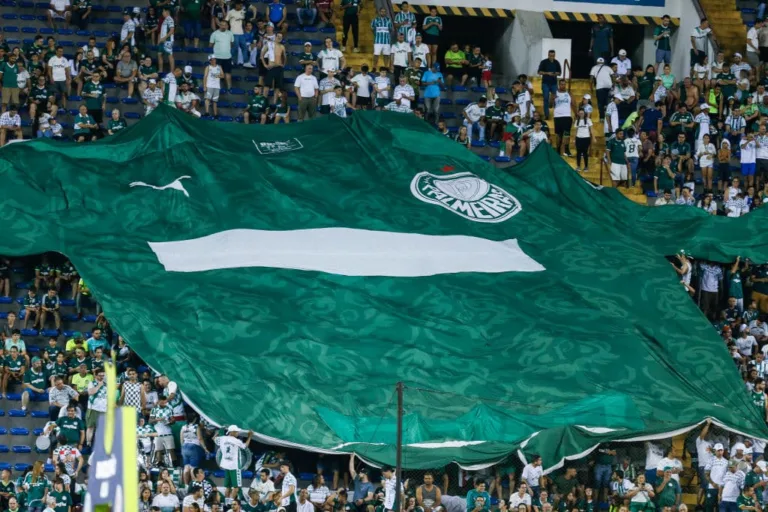 Johnny vacila e o menino Endrick amplia para o Palmeiras contra o Internacional; veja