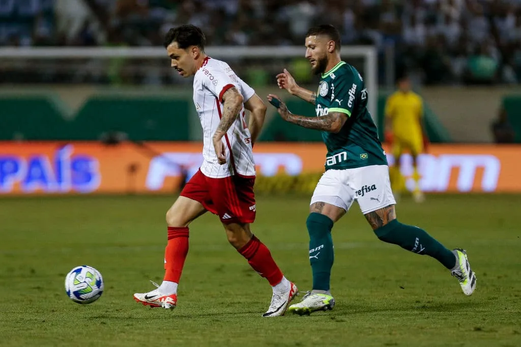Em busca da liderança, Palmeiras abre o placar contra o Internacional; veja