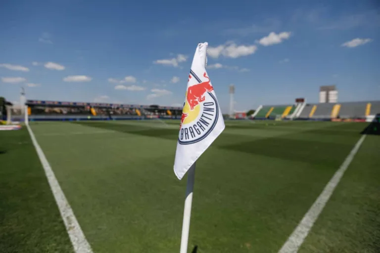 Red Bull Bragantino pressiona a defesa fragilizada do Botafogo e abre o placar no Nabizão; veja