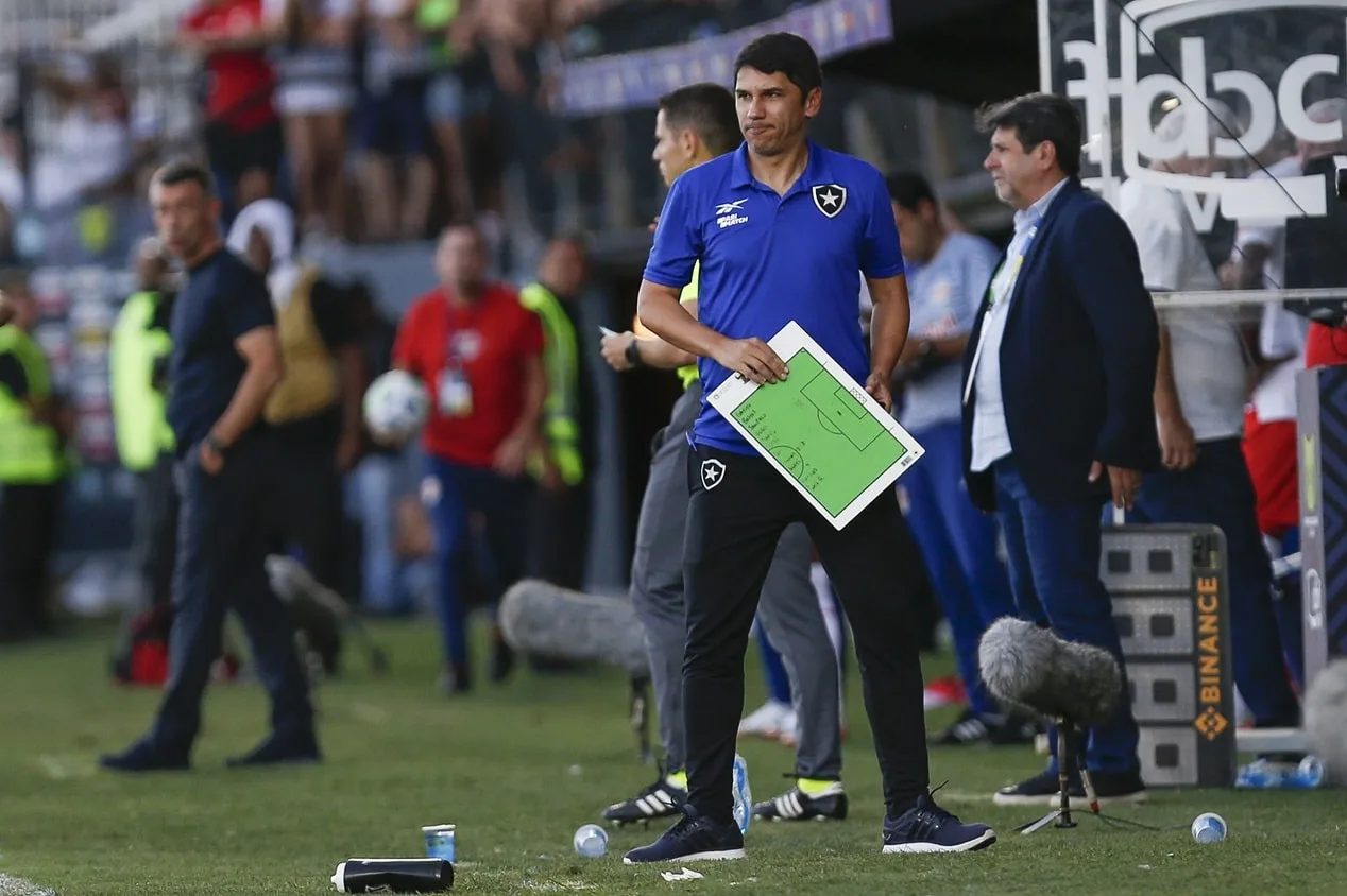 Lucio Flavio anuncia a saída do Botafogo