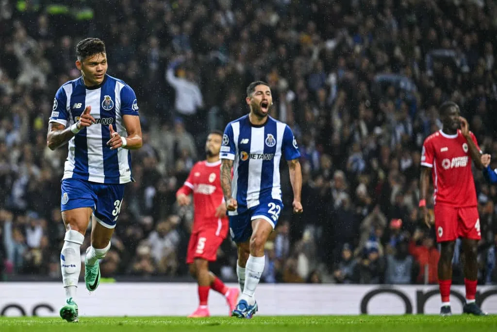 Brasileiros brilham em vitória do Porto sobre o Royal Antwerp