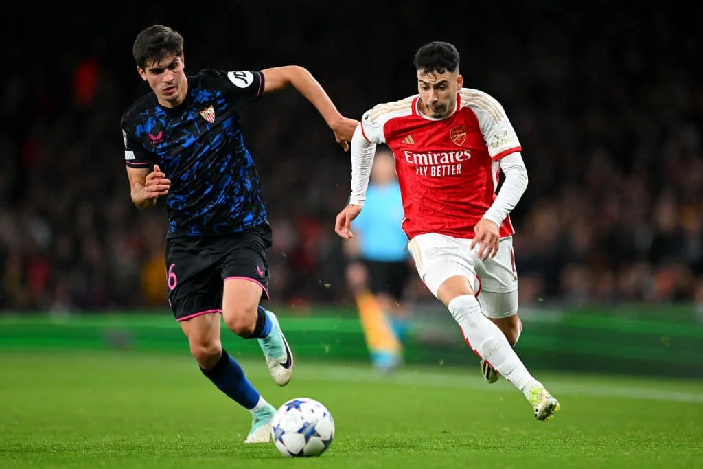 Em jogo equilibrado, Arsenal inaugura o marcador contra o Sevilla; veja