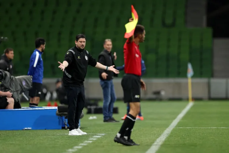 O que é impedimento? Veja a regra atualizada no futebol brasileiro