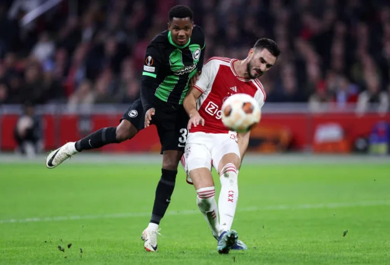 Joia do Barcelona brilha em vitória do Brighton, Liverpool é surpreendido; veja o resumo desta quinta-feira na Liga Europa