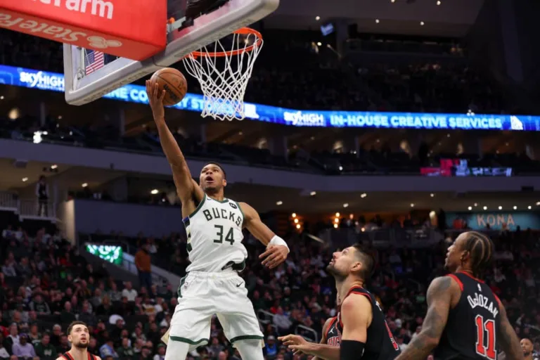 Antetokounmpo ignora adversário e comanda vitória do Milwaukee Bucks sobre o Chicago Bulls
