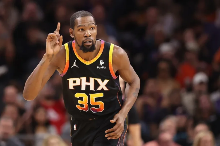 Kevin Durant se torna o 11º maior pontuador da história da NBA