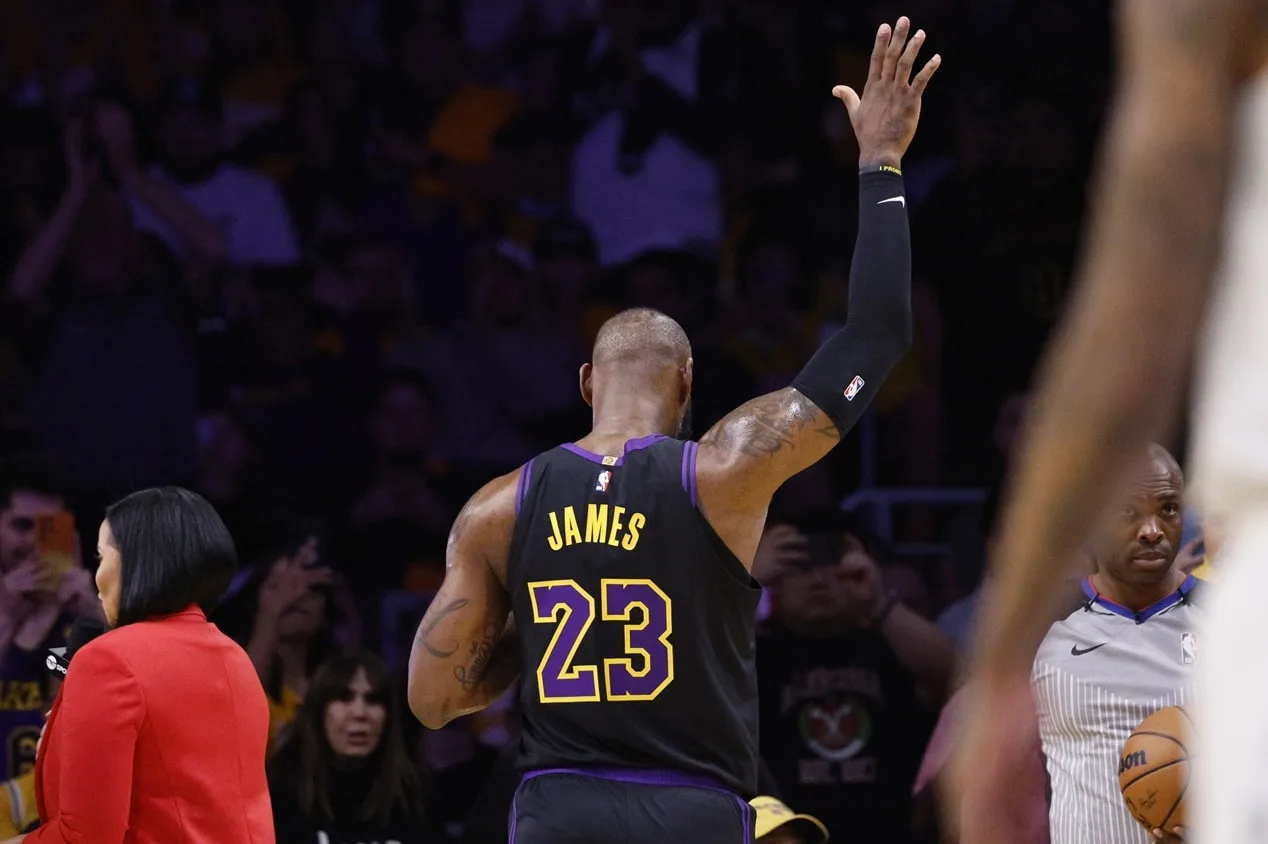 Maior cestinha da história da NBA, LeBron James atinge novo feito em pontuação