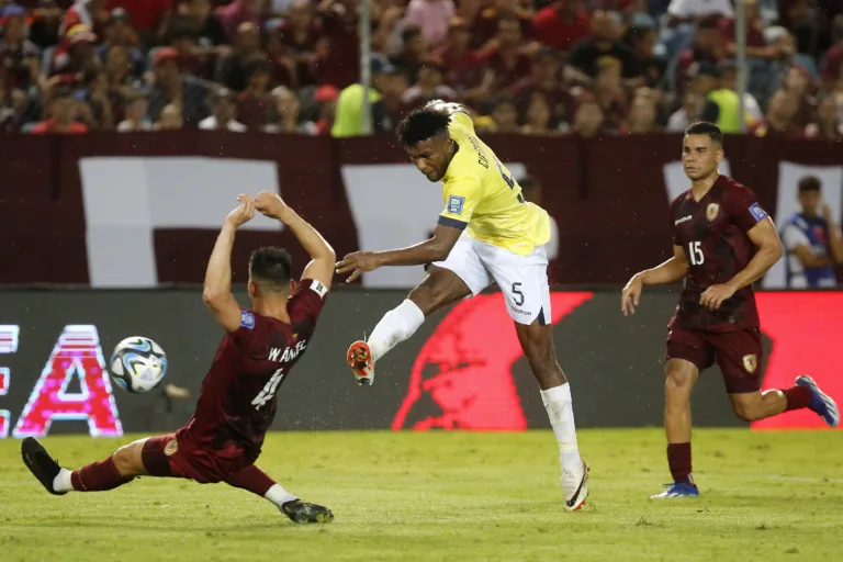 Em jogo equilibrado, Venezuela e Equador terminam em empate nas Eliminatórias da Copa do Mundo