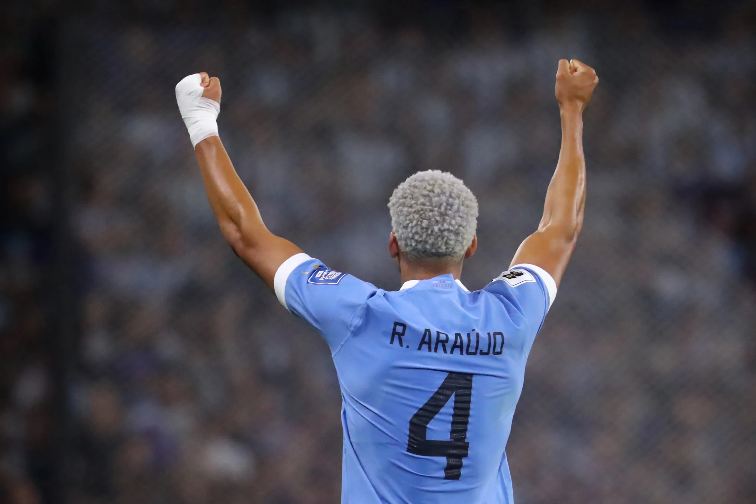 Ronald Araújo supreende a Argentina e anota o primeiro do Uruguai no clássico sul-americano; veja