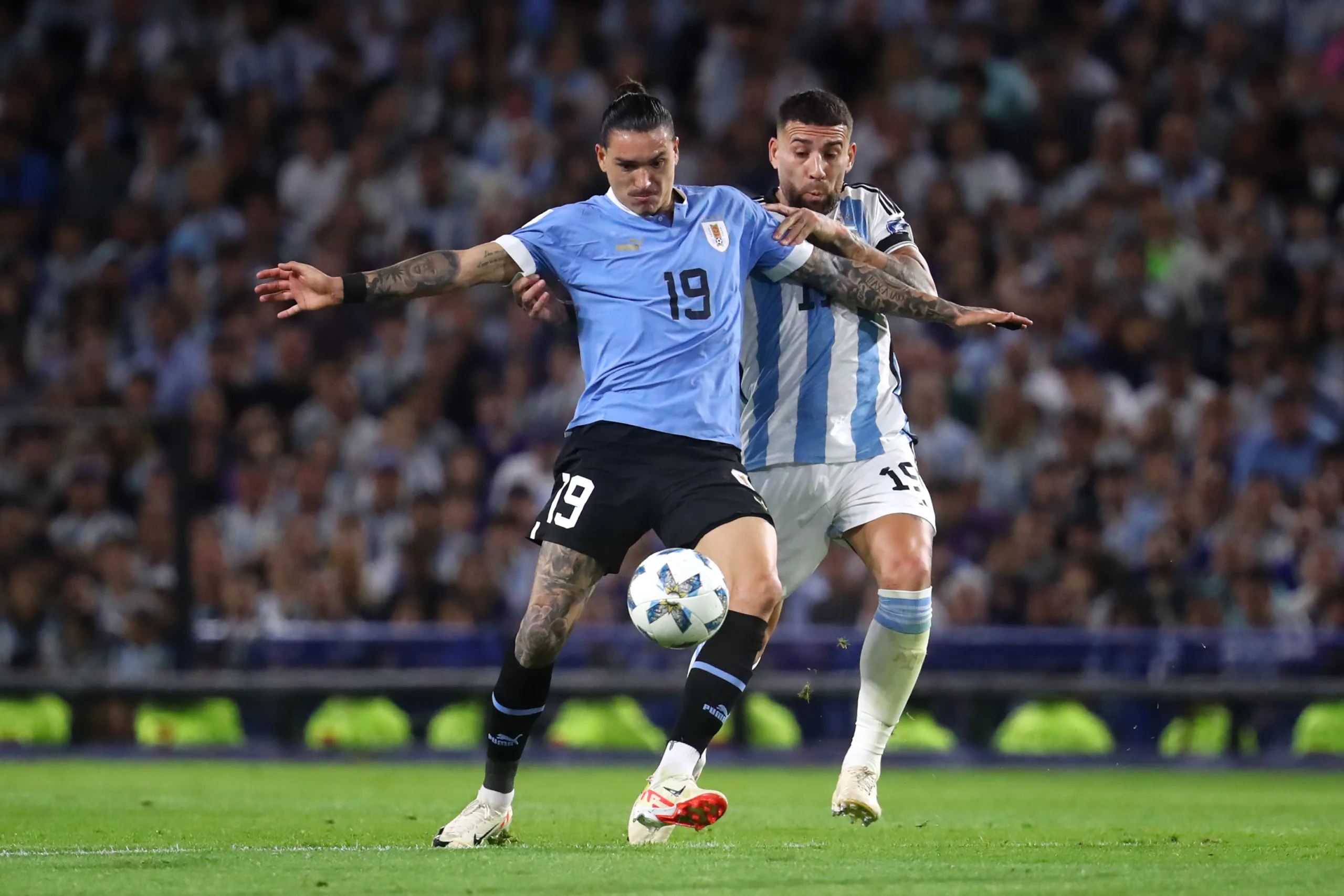 Fora de casa, Uruguai conquista vitória inédita sobre a Argentina nas Eliminatórias da Copa do Mundo