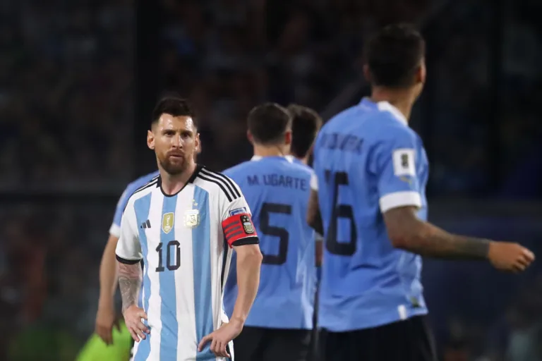 Messi abre o jogo após confusão em Argentina x Uruguai: “Os mais jovens precisam respeitar”