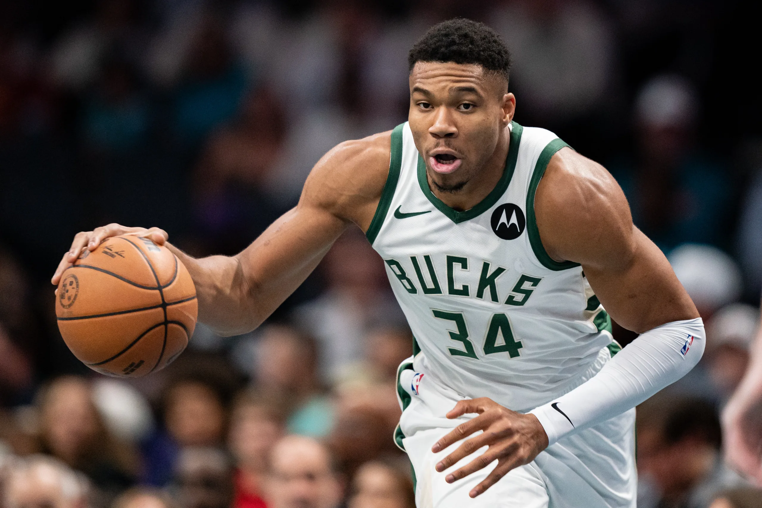 Bucks, Warriors e mais: confira os jogos da NBA hoje (18/11)
