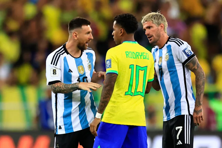 Conversa entre Rodrygo e Messi quase acaba em confusão em Brasil e Argentina; assista