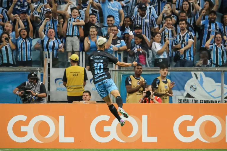Grêmio vence, confirma vaga na Libertadores 2024 e rebaixa o Goiás no Brasileirão