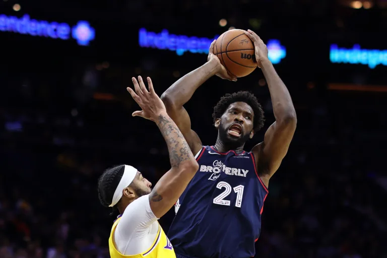 Com triplo-duplo de Joel Embiid, Philadelphia 76ers supera o Los Angeles Lakers pela NBA