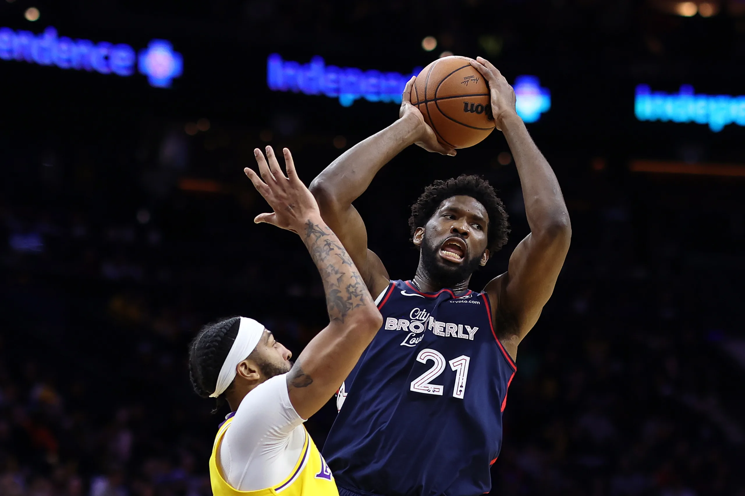 Com triplo-duplo de Joel Embiid, Philadelphia 76ers supera o Los Angeles Lakers pela NBA