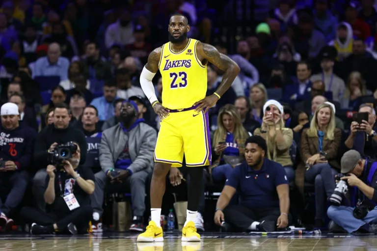 NBA: LeBron James repete marca negativa de 2010 em derrota dos Lakers