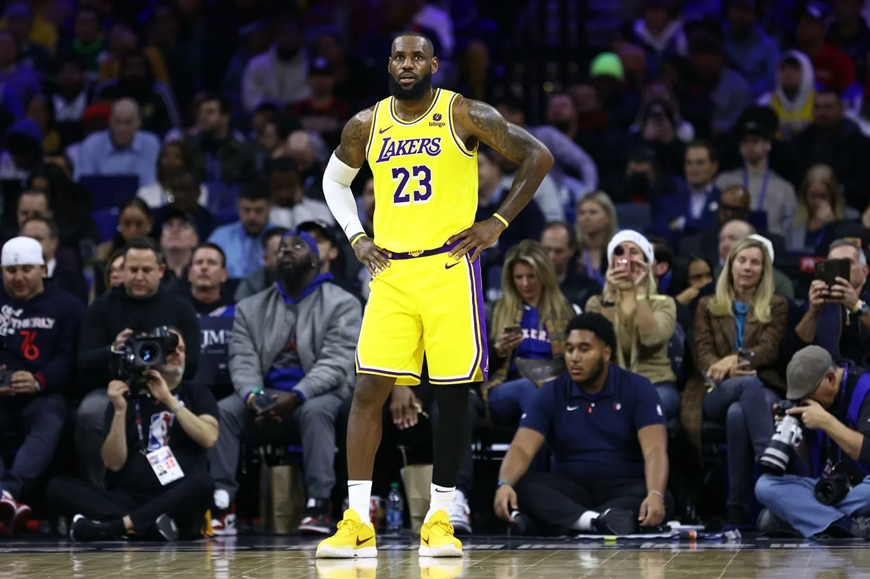 NBA: LeBron James repete marca negativa de 2010 em derrota dos Lakers