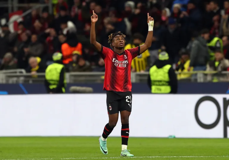 Milan  busca o empate e Borussia Dortmund anota o segundo; veja