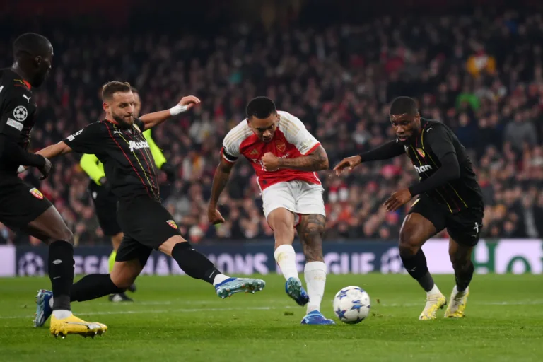 Brasileiros brilham em goleada do Arsenal sobre o Lens na Champions League