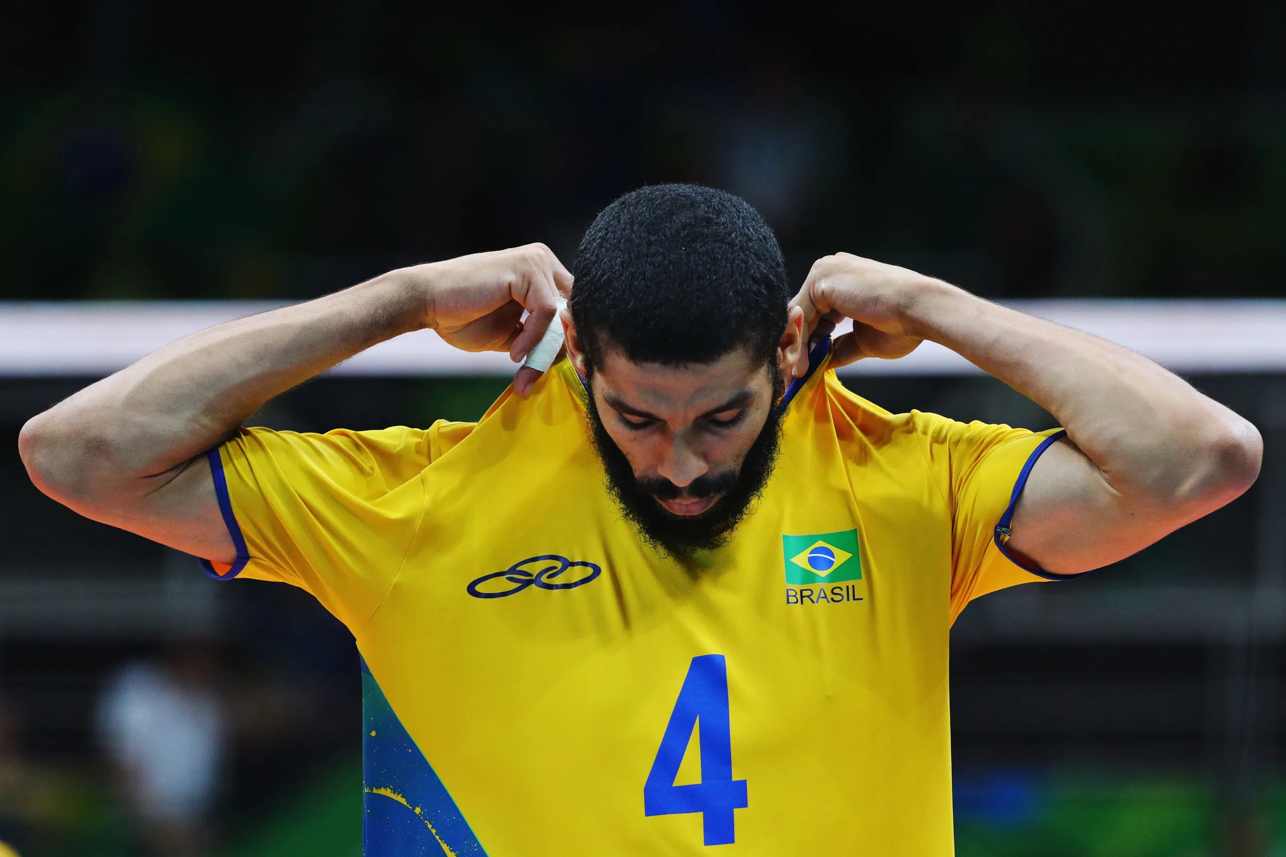 Jogador Wallace é sentenciado à prisão por postagem contra Lula; entenda