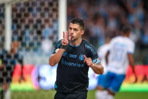 Com gol de Suárez, Grêmio bate o Bahia e aquece briga pelo título do Brasileirão; veja lances
