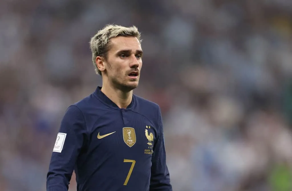 Griezmann critica UEFA após lance polêmico em França x Grécia