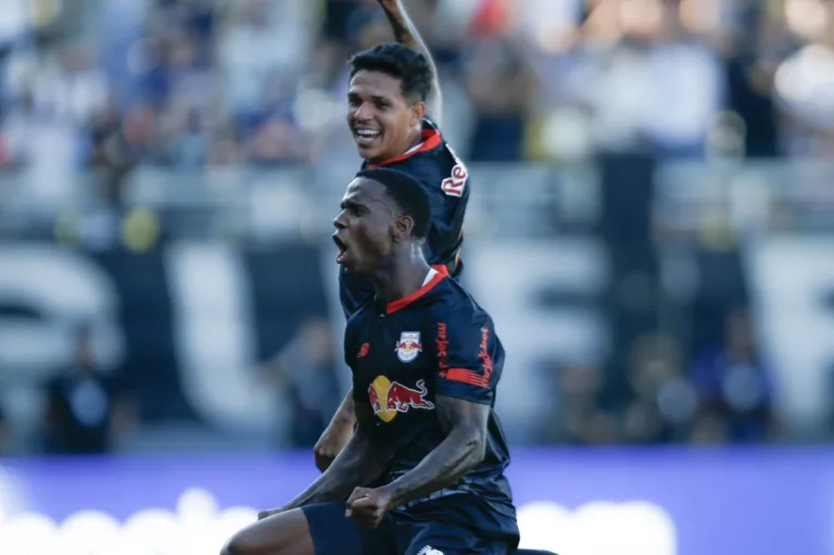 Red Bull Bragantino bate o Corinthians e segue firme na briga pelo título do Brasileirão