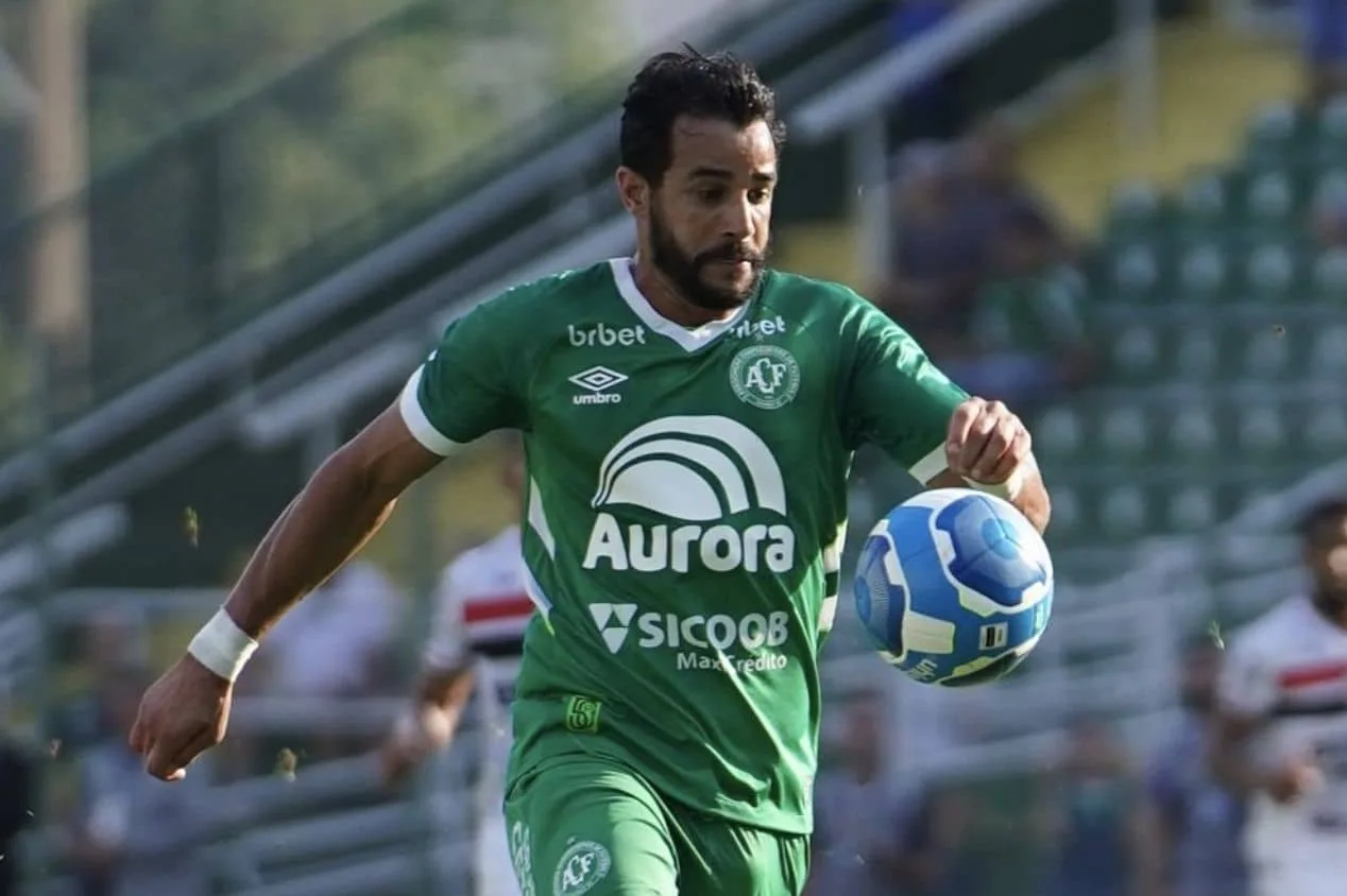 Henrique Dourado, ex-Palmeiras e Flamengo, pode deixar a Chapecoense e jogar o Paulistão em 2024
