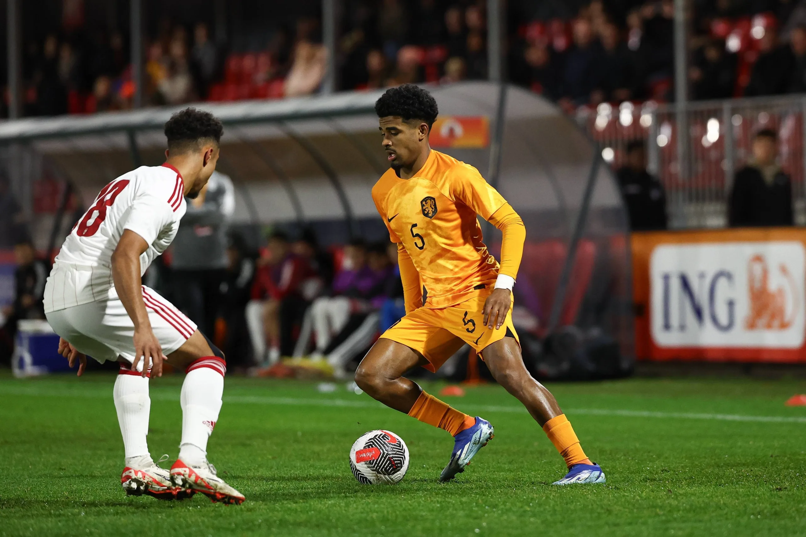 Manchester City x Chelsea: clubes disputam joia holandesa no mercado da bola